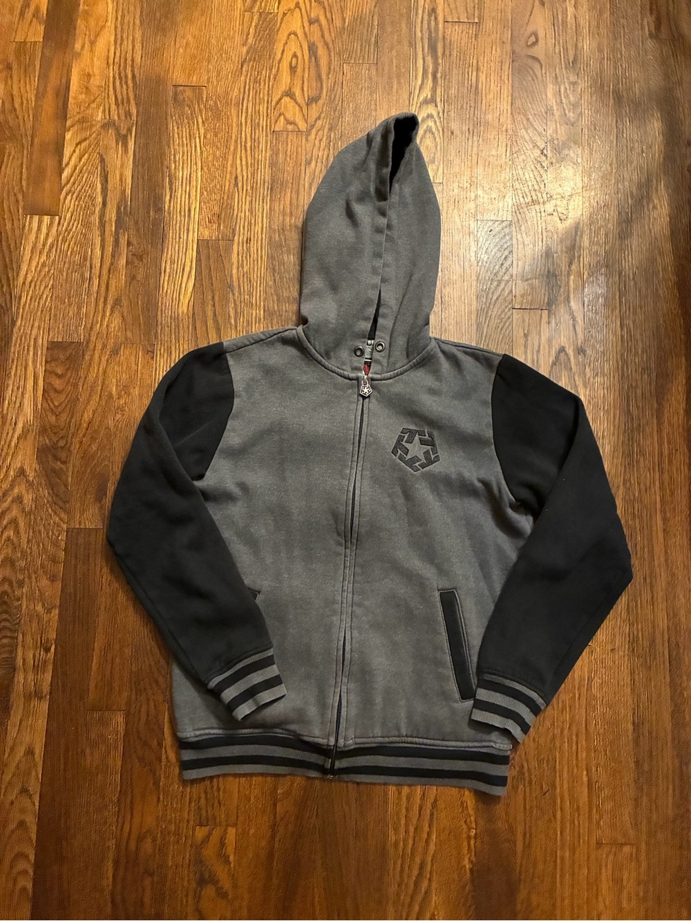 Vintage Y2K tribal gear zip hoodie size small